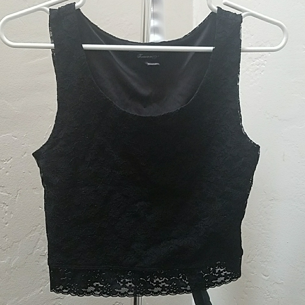 LACE CROP TOP